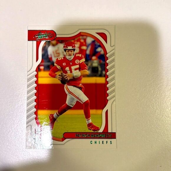 2022 Panini Absolute Green Patrick Mahomes II 38 mint condition - Picture 1 of 3